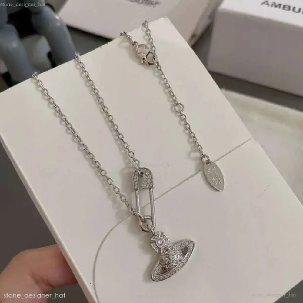 Designer Viviane Westwood Jewelry Empress Dowager Nanas Matching Pin Saturn Chain Necklace Personalized Fashionable Minimalist and Trendy Design Chain 21