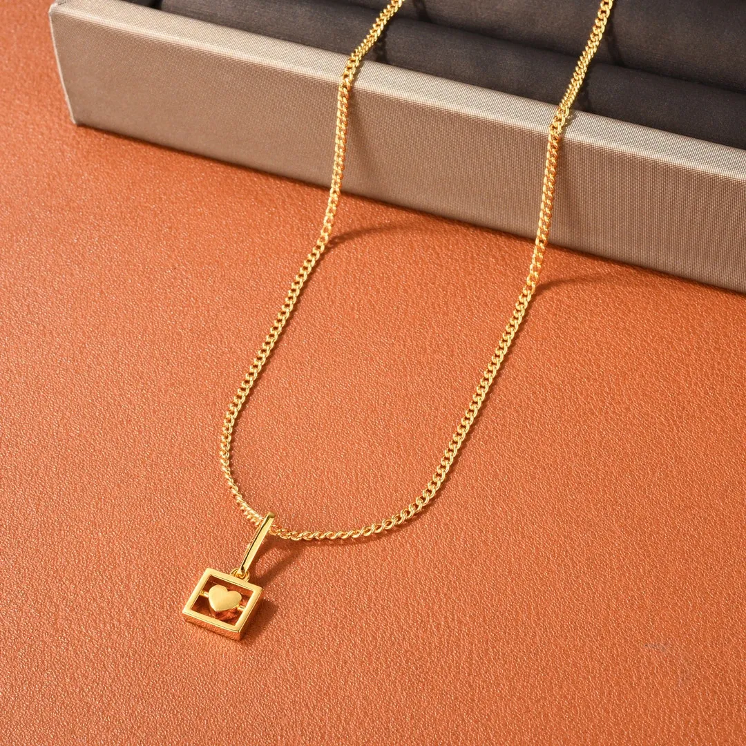 Naszyjniki France Designer 18K Gold Mosiężne serce puste urok Naszyjnik Wisiant Butique Najwyższa jakość luksusowa marka biżuterii Bijoux