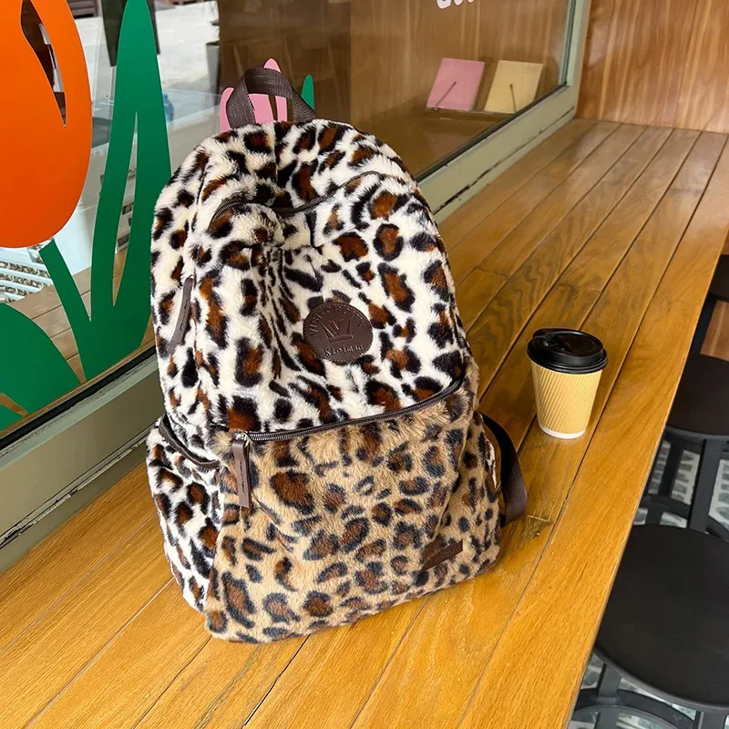 Animal Print Backpack: Fashionable Leopard Print Womens Soft  display picture 1