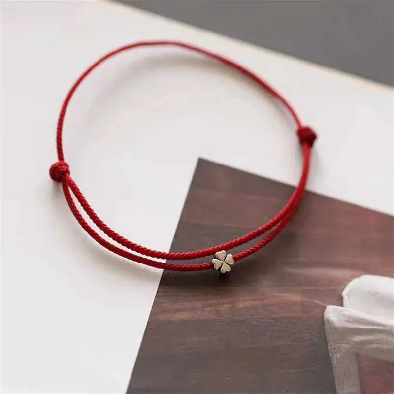 Мини-модная мода с бисером Кловер Красная нить браслет Lucky Red Choremade Bracemet для женщин для женщин ювелирные изделия 240423