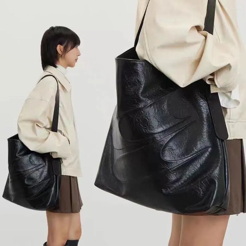 Aufbewahrungstaschen Schwarz minimalistische Ölwachs Tasche große Kapazität PU Handtasche Kleidung stilvolle coole Männer Frauen Straßen Schulter