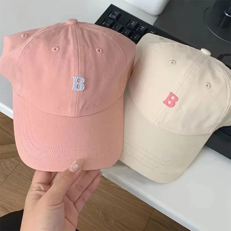 Femmes de baseball Caps de couleur solide lettre b broderie coréen Baseball Cap Ladies Girls Summer Sun Sun CHATS 240424