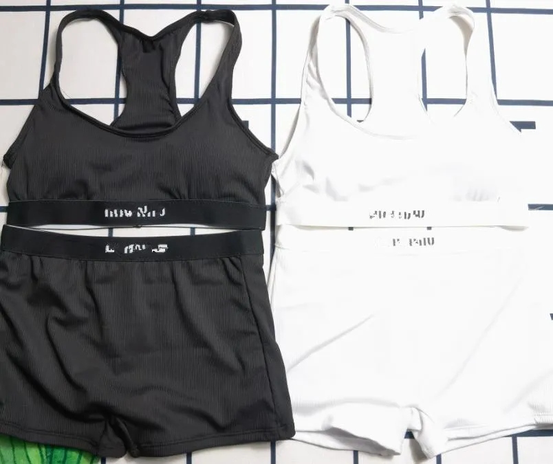 24SS Nya kvinnors träningsdräkter Split Body Yoga Suit Casual Fashion Sexualitet Luxury Sports 2 Piece Set Designer Tracksuit Badkläder