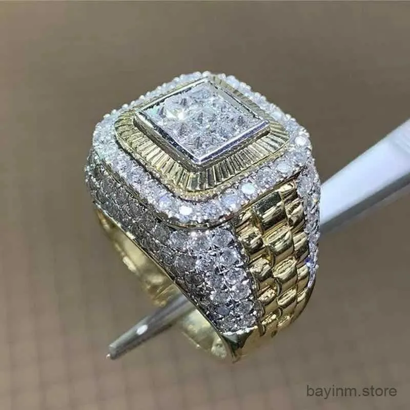 Pierścionki ślubne dominering złoty kolor Hip Hop pierścionek dla mężczyzn mody mody inkrustowane białe kamienie cyrkonżu punkowe biżuteria