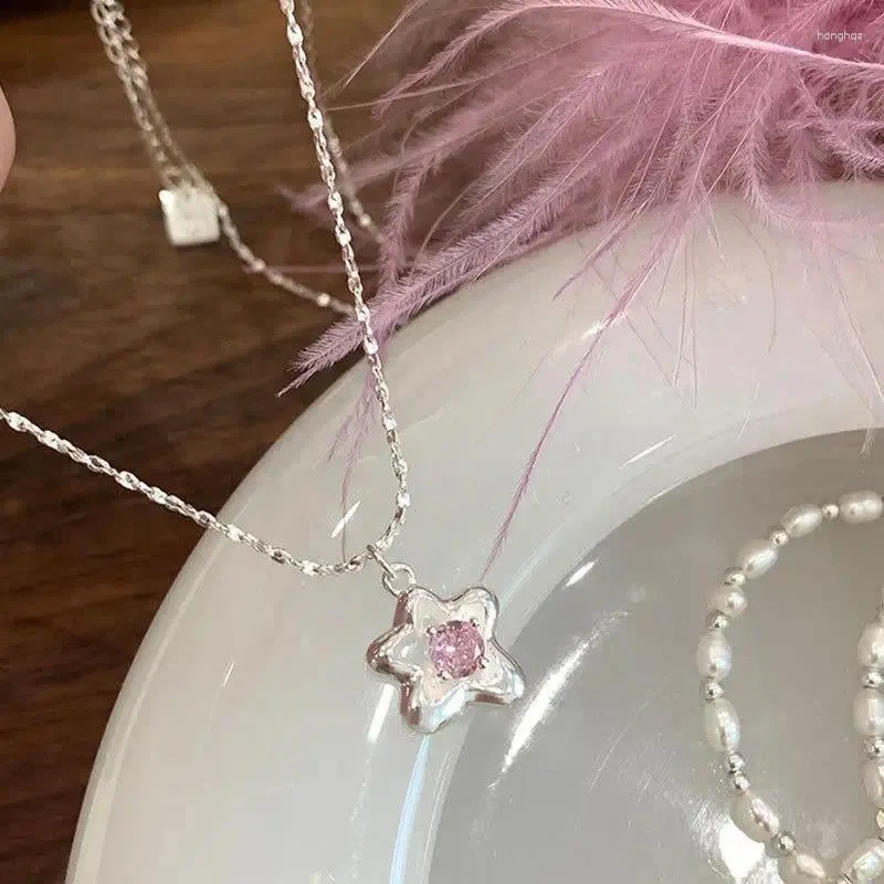 Colliers de pendentif Fashion Rose Zircon Star Kpop Femmes Exquise Clavicule Chaîne Tempérament Sweet Collier Party Bijoux Gift