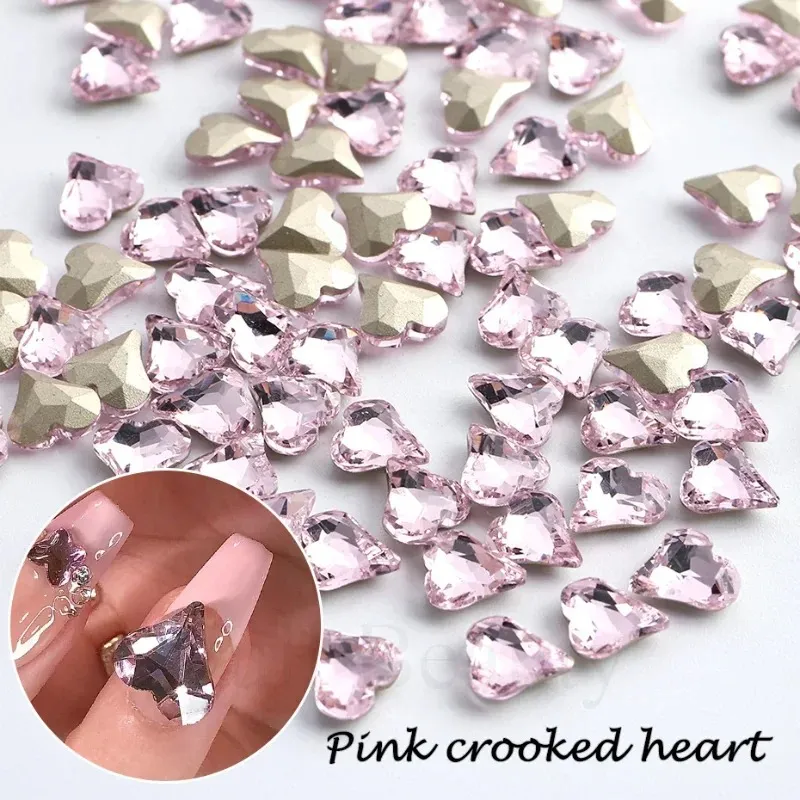 Yeni 2024 Şık 3D Pembe Kalp Tırnak Parçaları Sanat Dekorasyon Ayı Kelebek Bows Reçine Tırnak Kristal Takılar Rhinestones Aksesuarları Butterfly3D Kristal Takılar