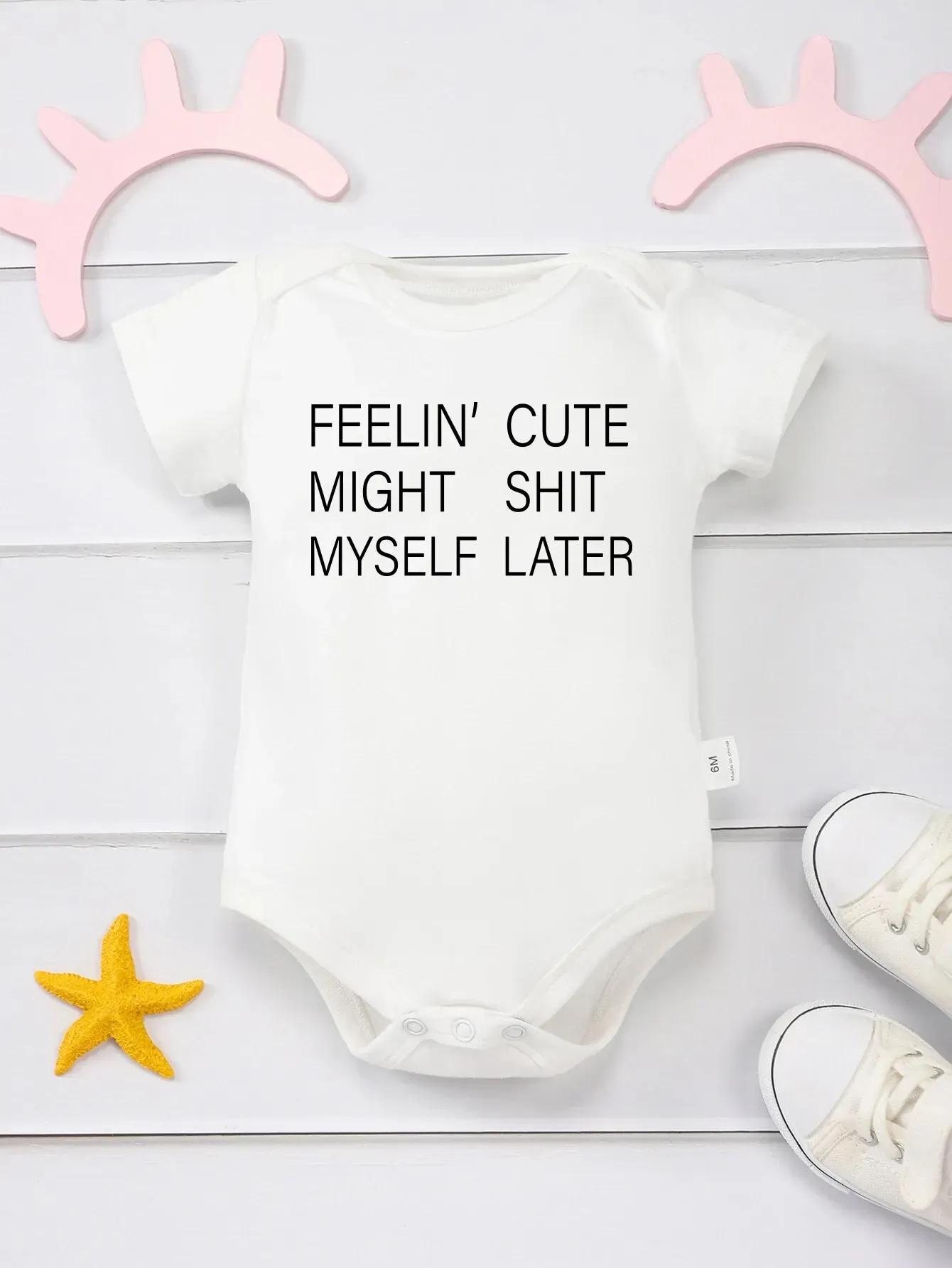 Enstycken enkel mysig baby onesies bomull sommar kort ärm nyfödd pojke tjej kläder brev tryck vit romper urban gata casual