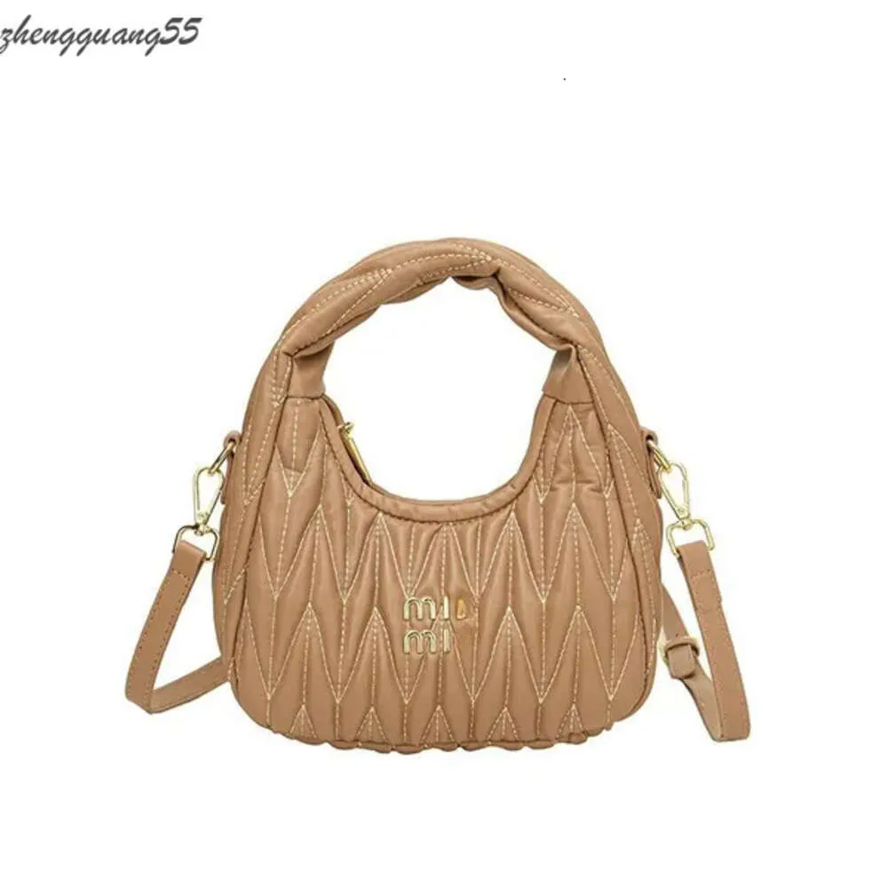 Miumiubag lyxiga korskroppar Totes Handbag Fashion Miui Lolita Bag Cowhide Läder Kvinnor Mens Bortkyror Koppling Arcadie Designer Bags Bowling Cosmetic 7925