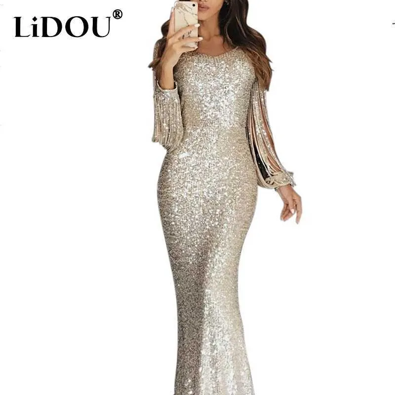 Elegant Black Sequin Evening Gown with Fitted Silhouette and Flared Skirt Elegant Black Sequin Evening Gown with Fitted Silhouette and Flared Skirt