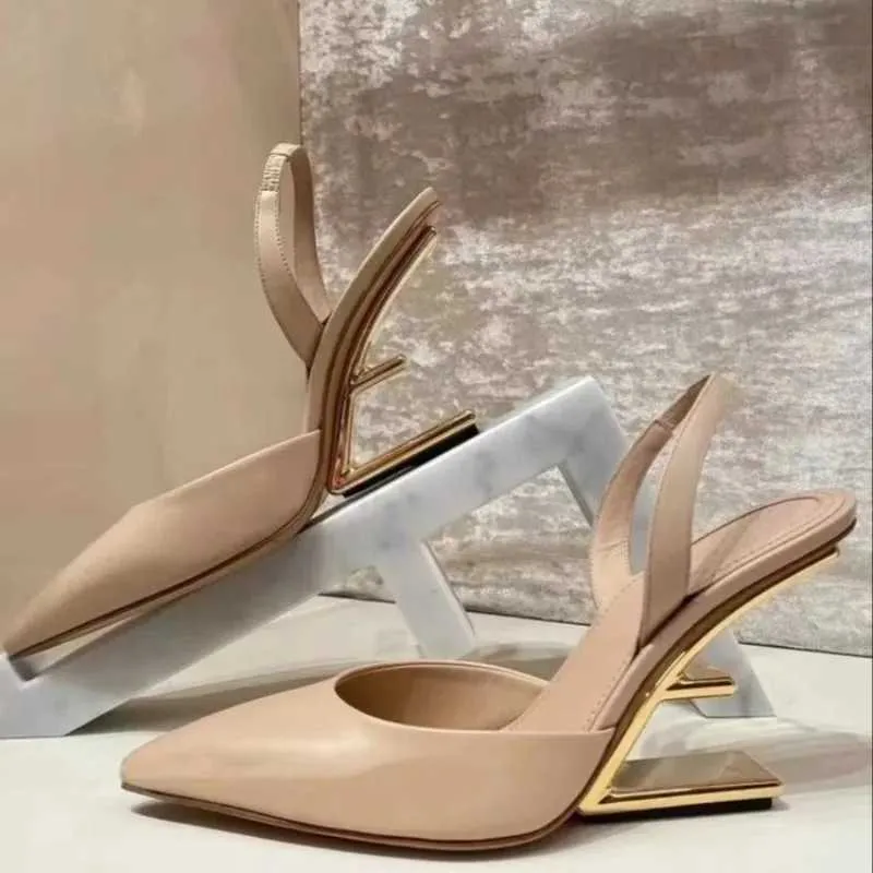 Сандалии 2024 Летняя новая женская обувь Европейская и американская дизайнерская мода высокие каблуки и сандалии модные шоу банкетные обувь