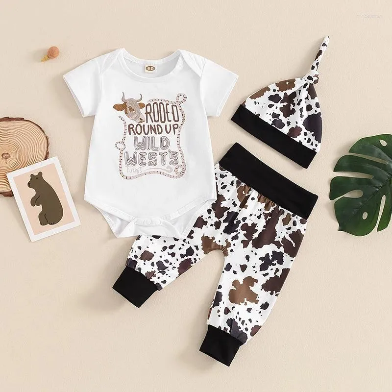 Giyim Setleri Yaz Bebek Bebek Erkek Erkek Kıyafet İnek Mektupları Pantolonlu Kısa Kollu Romper Baskı Şapka Giysileri Seti