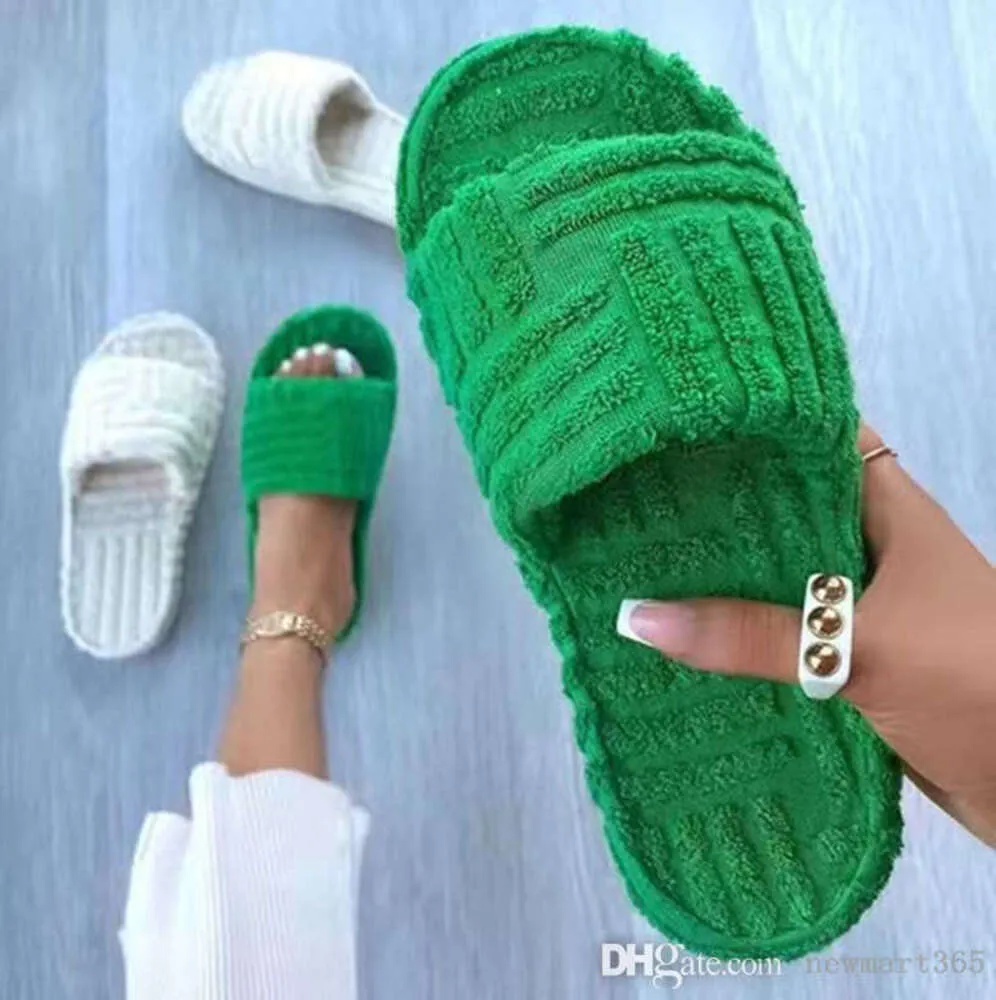 Nouvelles femmes intérieures Pantoufles de fourrure Designer Duffy Soft Furry glissa les appartements épais talons non glissade chaussures dames de luxe serviettes de serviette