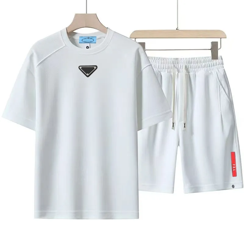 Designers Suisses de survêtement masculins T-shirts shorts en deux pièces Swiptshirts Fashion Mens Tshirts pour femmes