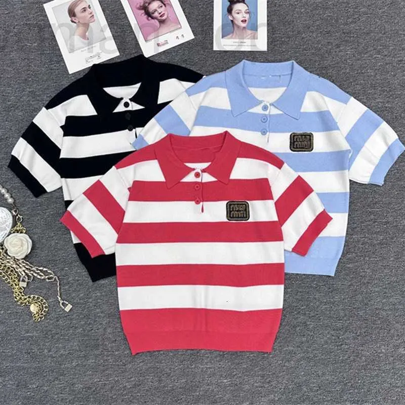 Damesbreien Tees Designer M Familie 24 Lente/zomer Nieuwe polo kraagbrief Borstbadge Intercolor Stripe gebreide top voor vrouwen snne