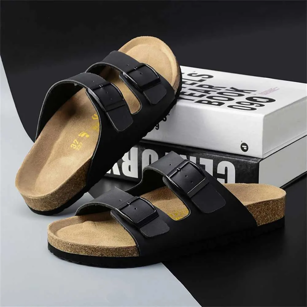 Sandals lederen mannen sandalen zomerheren sandalen dames slippers buiten strand casual schoenen zapatos hombre duurzame niet-slip luxe schoenen 240423