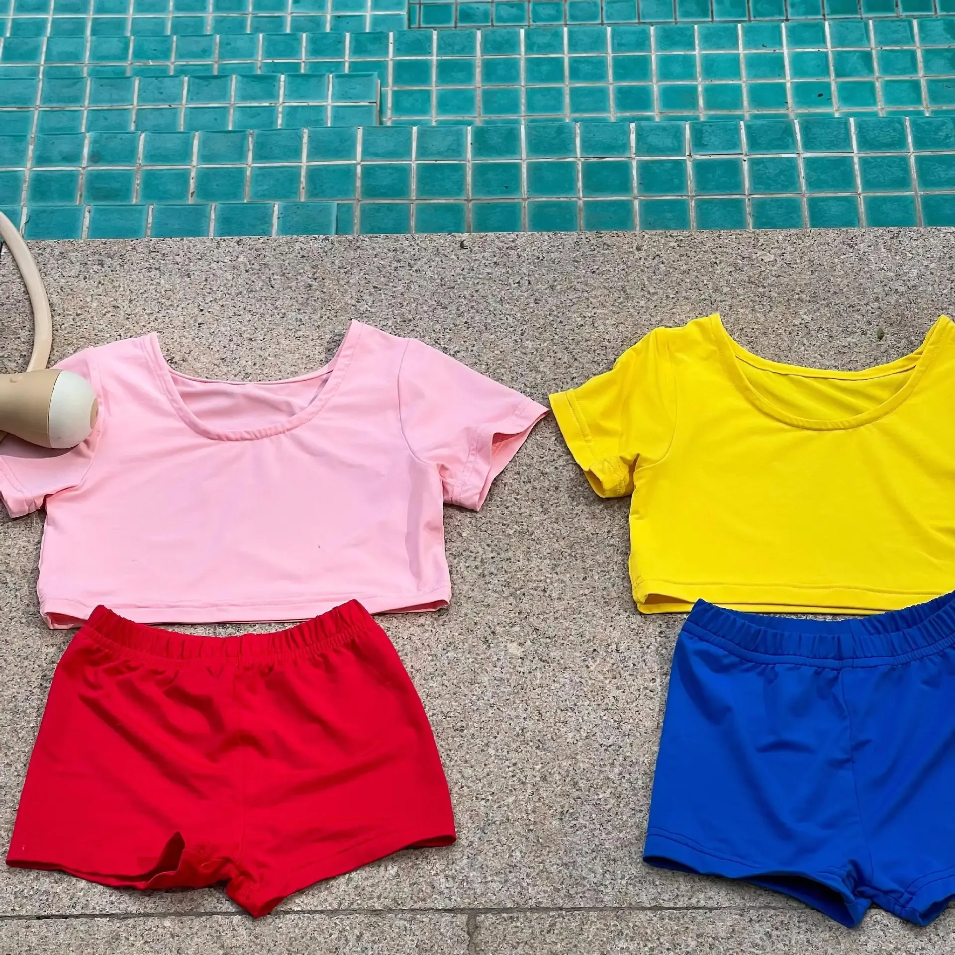 水着鹿ジョンミ2023夏の新しい韓国スタイルのベビーガールシック水着セット2つの作品幼児の子供たちのバックレス水着