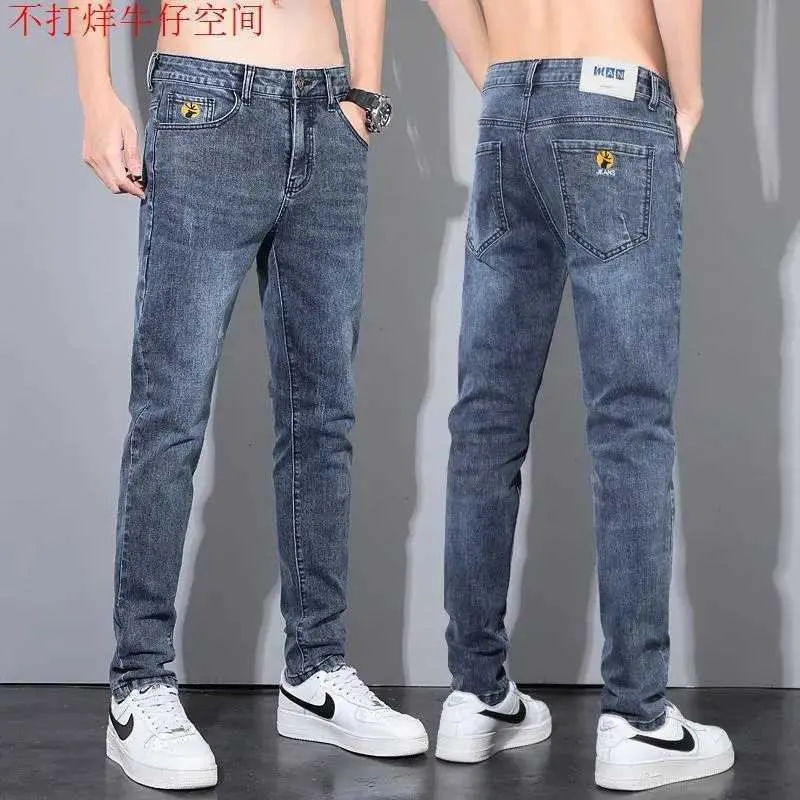 Mäns jeans Ny mode lyxdesigner Korean Street Mens Jeans High-End Clothing Men Casual Classic Premium Golf Pants Cotton Trousers 240423