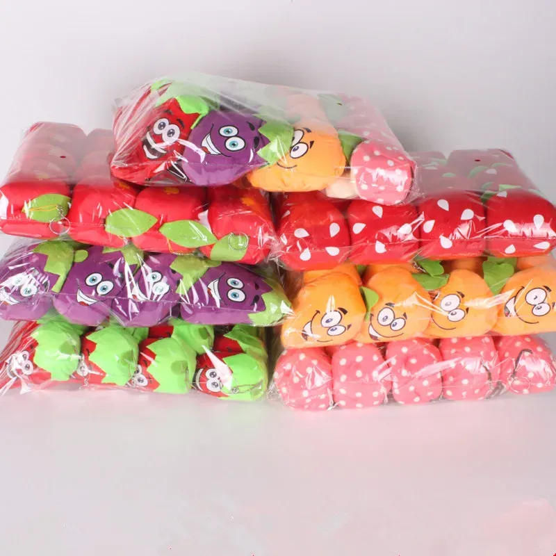 Animais 20pcs/lote mini brinquedos de pelúcia de frutas vegetais mini bonecas de pimenta de maçã berinjela de morango para festas para casamentos deco pingente