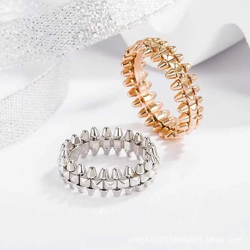 Conception classique unisexe riveteteted nail Bullet Head Ring Gold High et Couple Personnalis avec Cartiraa Anneaux d'origine