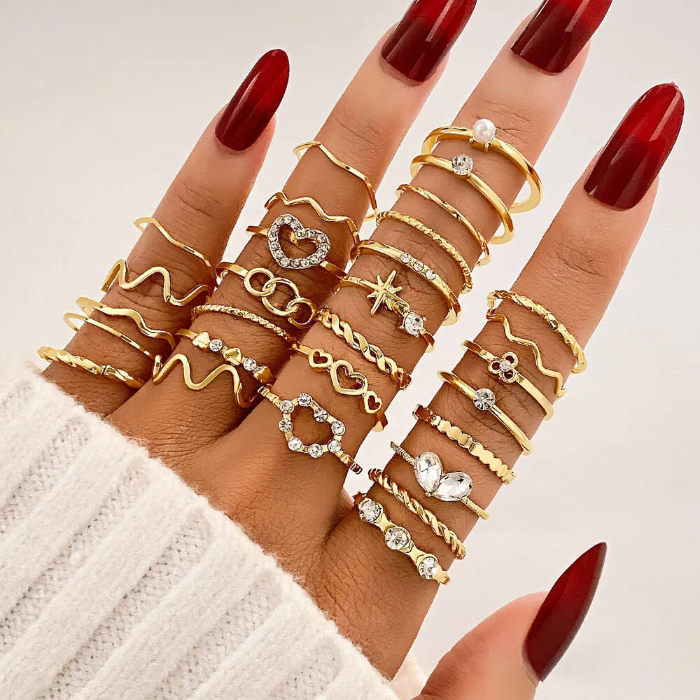 Diamond Minimalist eingelegtes Wellenherz -Set Stücke Goldgelenk Legierungsring Kombination Armband für Frauen