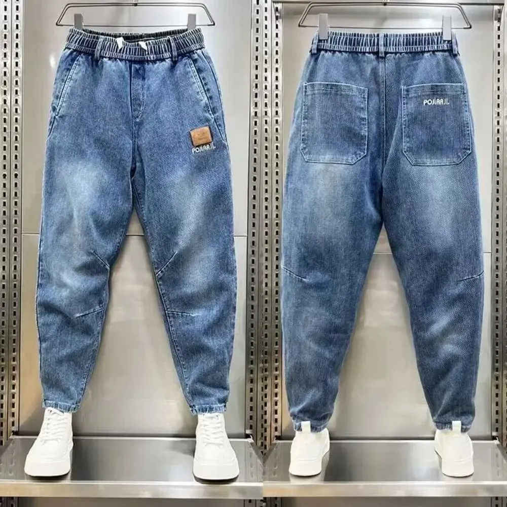 Mäns jeans koreanska mode män lyxkläder män 2024 Hösten lös dragstring denim jeans med broderi casual elastic baggy harem byxor 240423