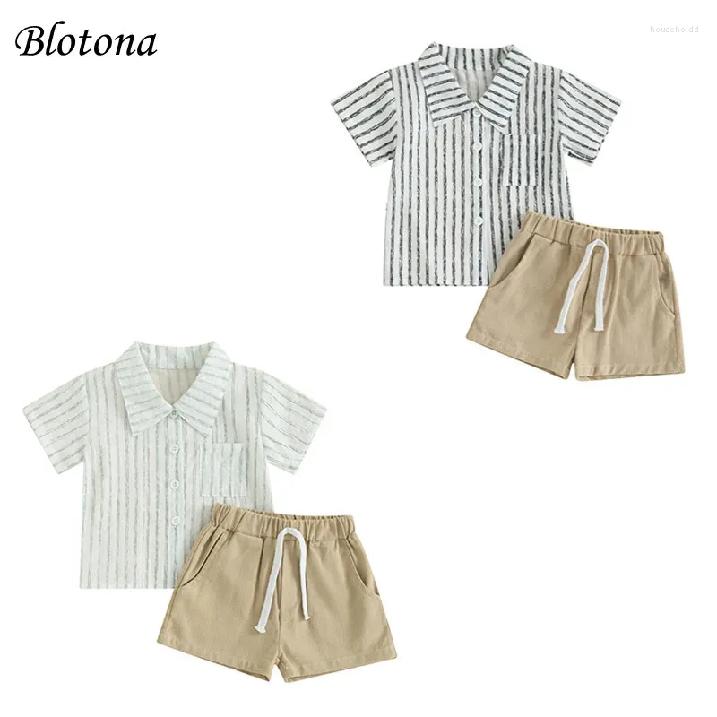 Kläderuppsättningar Blotona Toddler Boys 2 Piece Outfits randig tryck Kort ärmknapp T-shirt och elastiska shorts för sommarkläder Set 6M-4Y