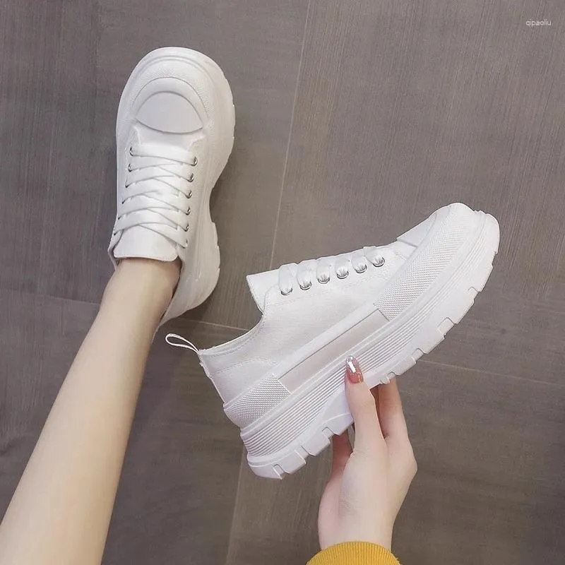 Sapatos casuais Lace-up White for Women Sneakers 2024 Primavera Baixa Cobrância Respirável Moda Vulcanizada de Moda grossa