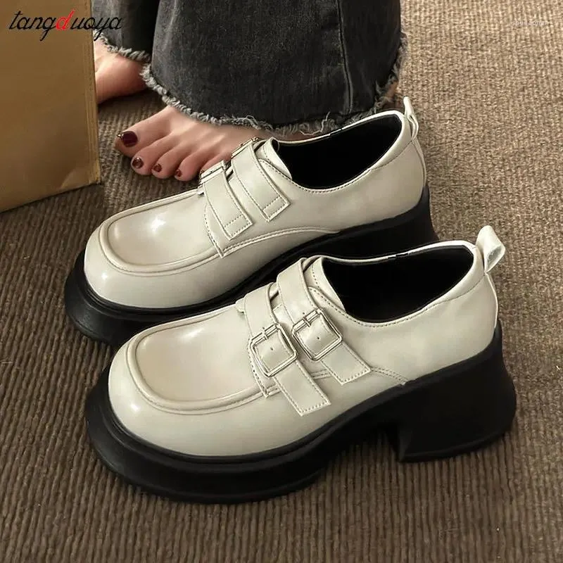 Loces de sapatos de vestido plataforma de couro patenteado para mulheres 2024 Spring Casual Lace Up Flats Mulher Black Gross Sole Oxford Feminino