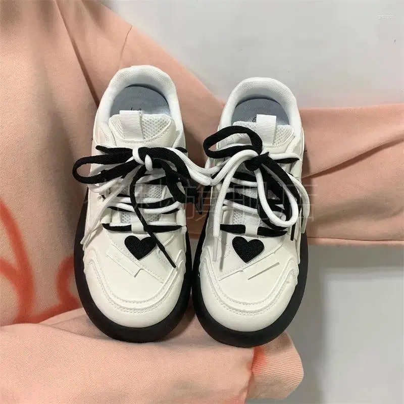 Повседневная обувь Kawaii Black Heart Platform Sports Women White Sneakers Vintage School Vulcanize милая хараджуку корейская обувь