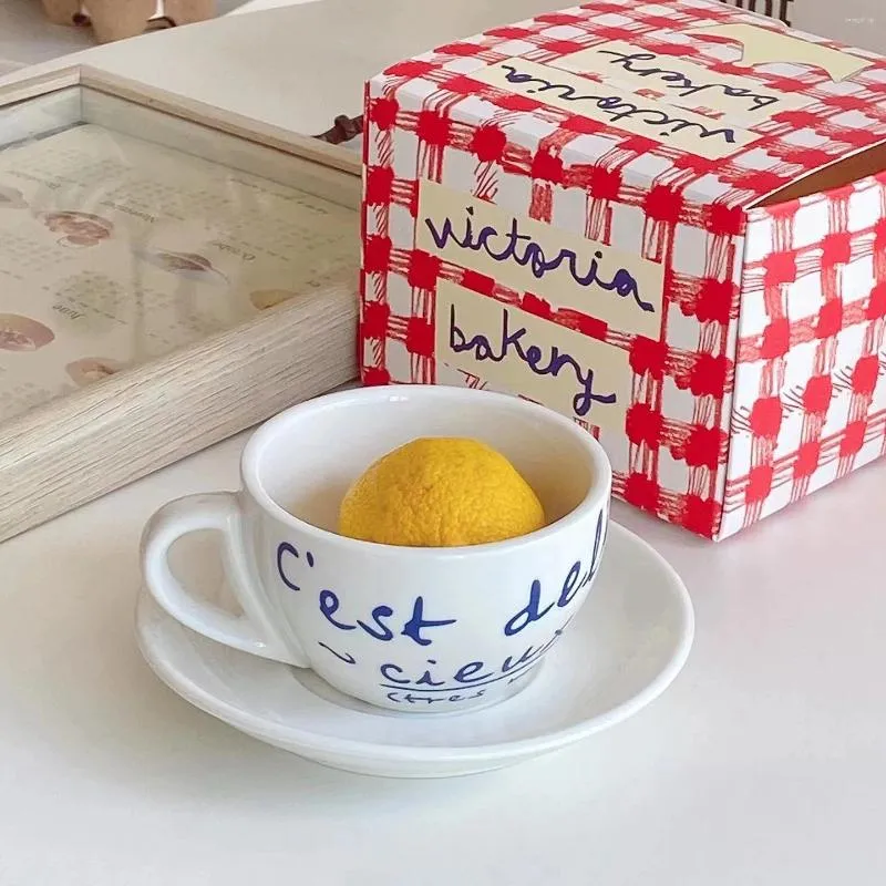 Muggar koreansk stil blå bokstav keramisk mugg och fat sätter fransk retro kaffekopp