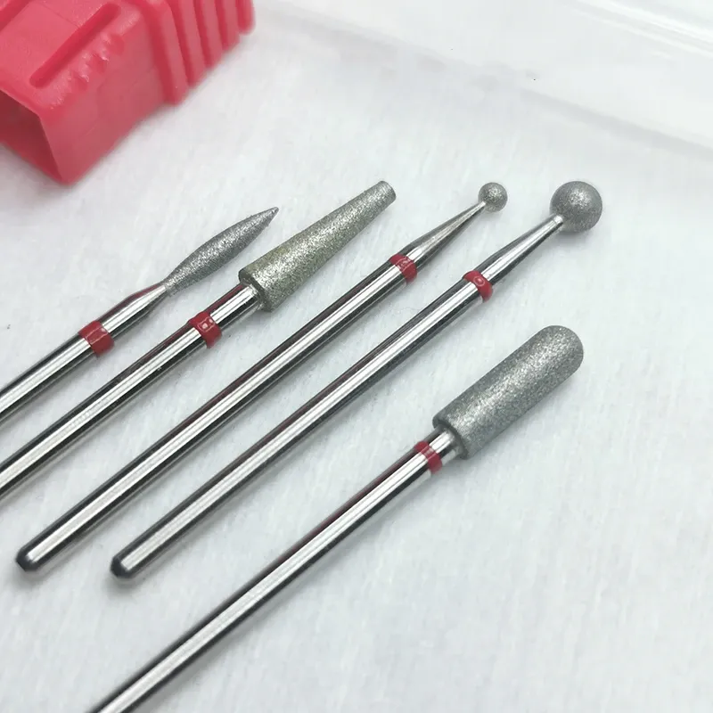 Outils 5 PCS / lot de fraises de diamant pour la manucure pour les bits de forage à ongles débutants enlevant la peau morte sur le bord de l'outil à ongles