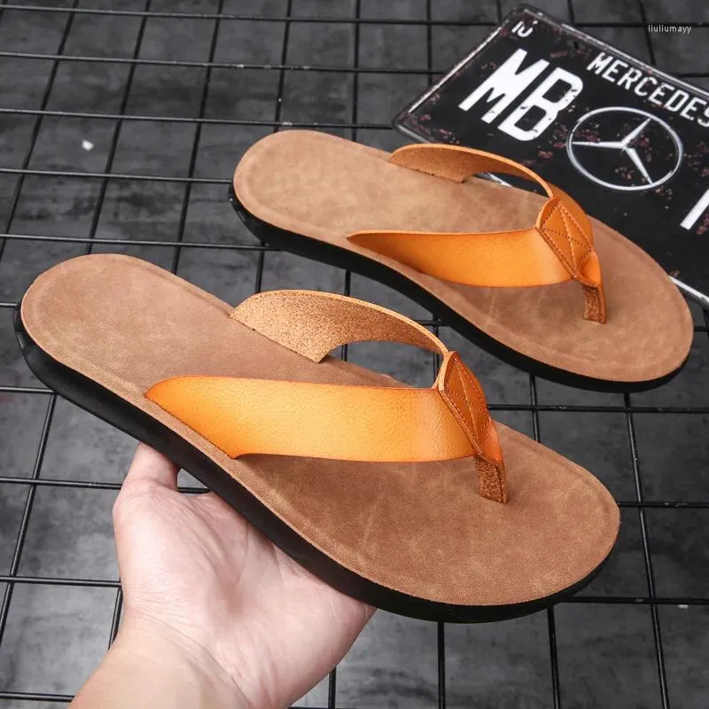 スリッパQmaigie Men Flip Flops Leather2024 Summer Beach Skid-Proof Shoes Soft Courfort Mens Plusサイズ46 47