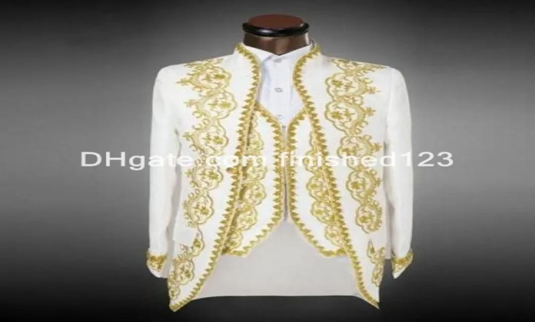 Nouvelle arrivée Tuxedos de marié blanc avec broderie dorée Men039s costume de garniture pour hommes costumes de mari