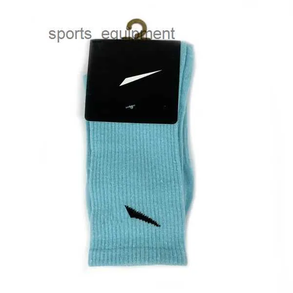 Mens socks Wholesale Sell All-match Classic black white Women Men Breathable Cotton mixing Football basketball Sports Ankle sock RKKE