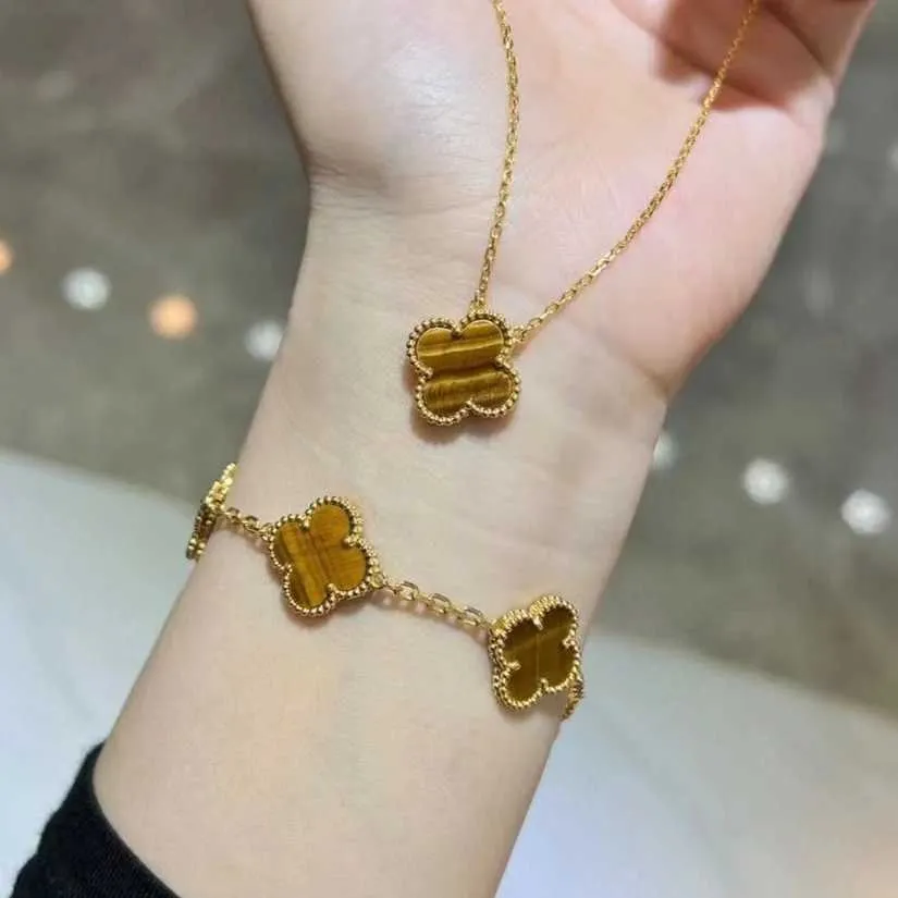 Prix bon marché et bijoux de haute qualité bracelet de fleur d'or à quatre feuilles élevé