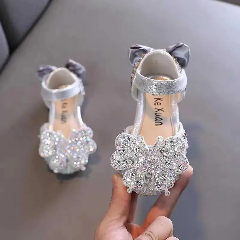 Sandals 2022 Children Soft Bottom Sandals Girls Rhinestone Shoes Kids Bow Princess Sandals Fashion Non-Slip Flat Shoes 240423