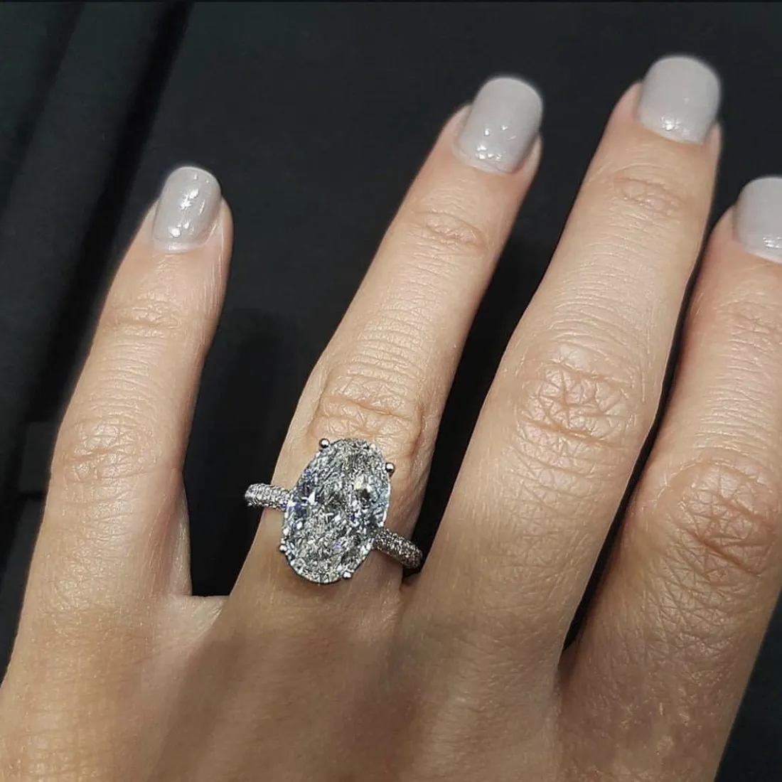 Luxury 100% 925 Anneaux en argent sterling de fiançailles de doigt Bijoux de mariage pour femmes Big Oval Cut 4 Carat Simulate Diamond Ring Set Gift