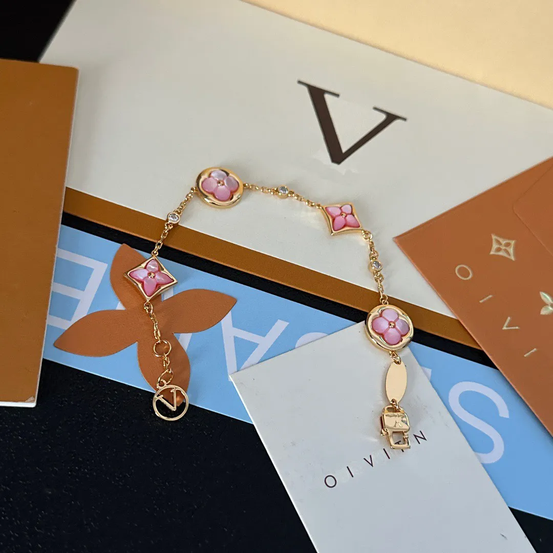 Designers New Gold Plated Bracelet Brand Pink Jewelry Romantic Love Gift Bracelet Fashionable Charming Girl High Quality Bracelet With Box Wedding Gift