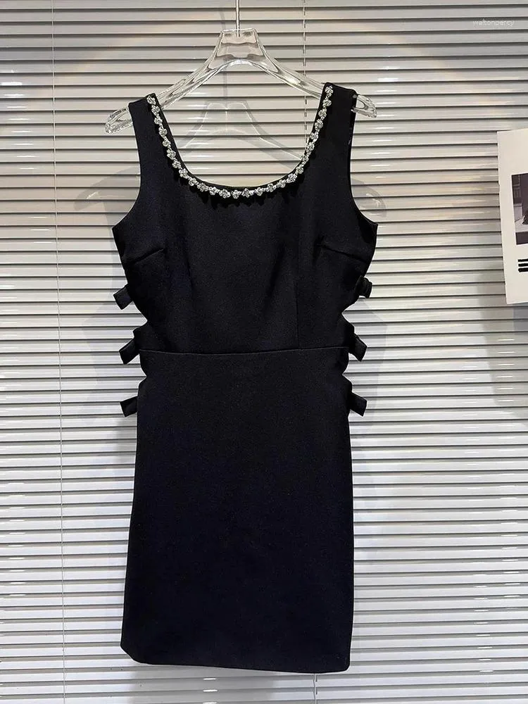 Sukienki swobodne High Street EST 2024 Projektantka moda seksowna damska dyszek dramki wydrążona w kokardowej sukience