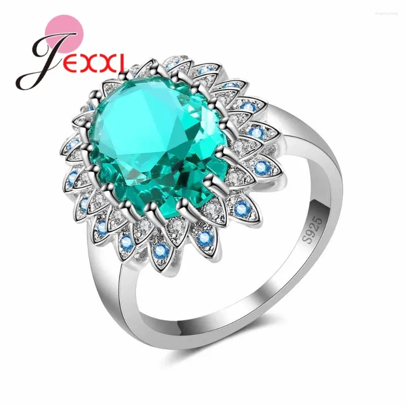 Klusterringar Flower Christmas Jewelry Gifts Green Cz Cunic Zirconia Stone Wedding For Women 925 Sterling Silver Party Finger Ring