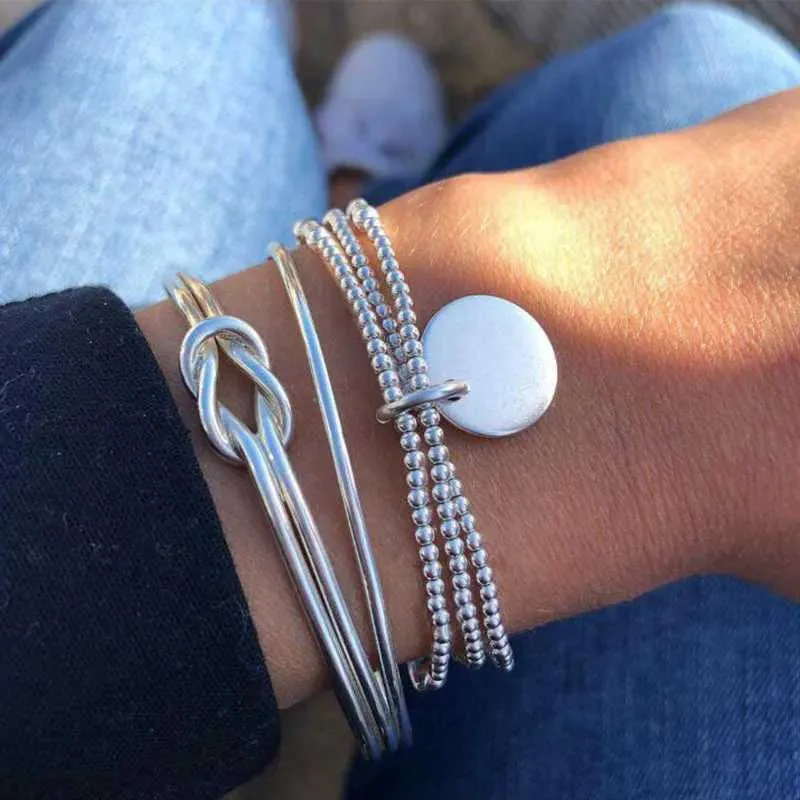 Perlen Silberfarbe Glitzer Knot -Armband Set für Frauen Männer Doppelschicht Metallkasten -Kettenarmband auf Hand Minimal Schmuck Geschenk 2024 240423