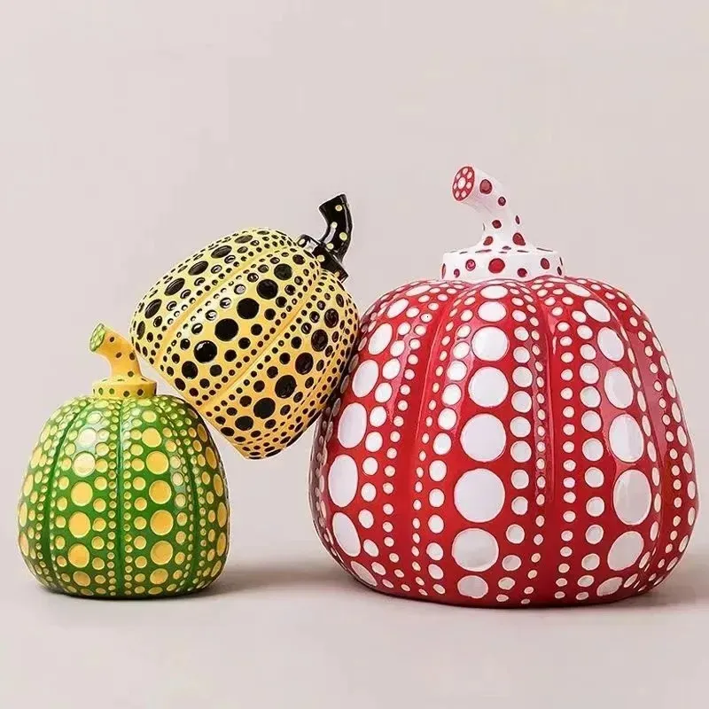 Résumé Kusama Yayoi Pumpkin Statue Japonais Art Wave Point Sculpture Resin Craft Office Interior Morden Home Decor 240425