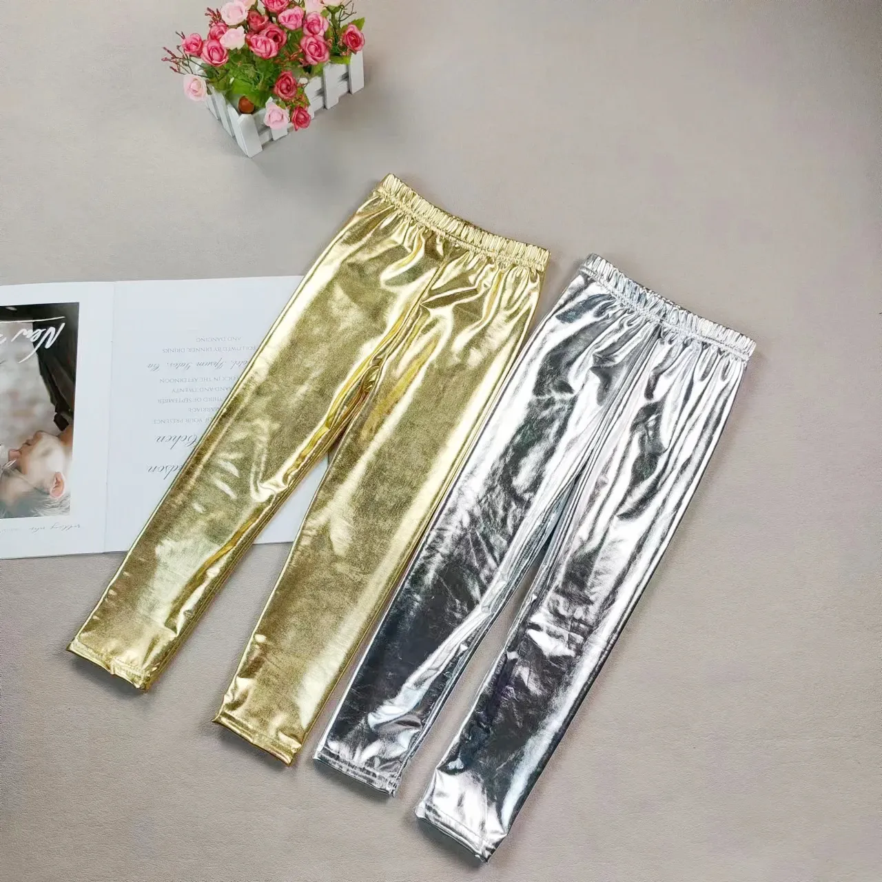 Leggings Girls 'Gold Leggings Children's Yoga Pants Elastic and Shiny Running Dance Tight Pants Lämpliga för tonåringarnas skolövning