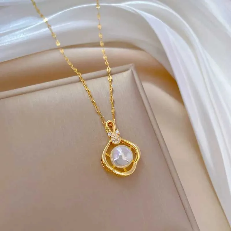 Exquisite Pearl Pendant Necklace Light Luxurious Clavicle Chain_voghion.com