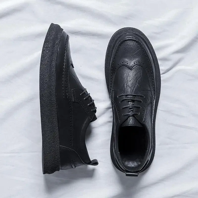 Chaussures décontractées 2024 hommes classiques noirs orteils ronds Brogue Sole Sole Designer de mode Faux Footwear Cool B169