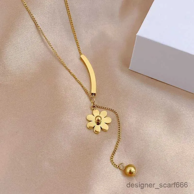 Pendant Necklaces Fashion Cute Clown Chrysanthemum Necklace Classic Personality Tassel Stainless Steel Versatile Clavicle Chain Exquisite Gift