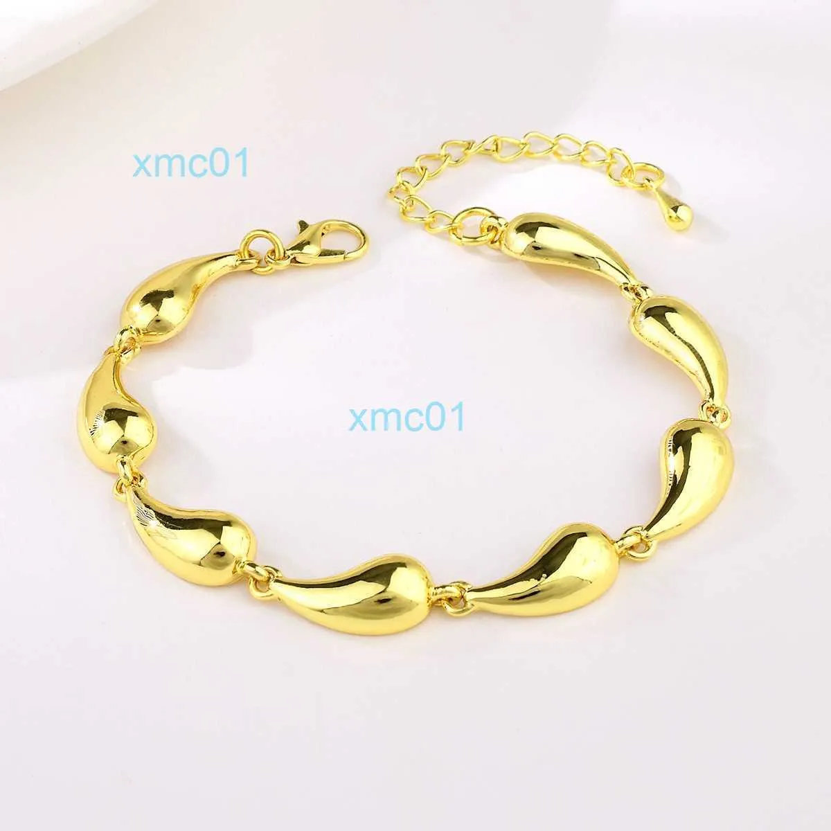 TTT FAMILY WATTER DROPLETTT FORM SMOUTTTH FACE ETTTHNIC STTYLE Simple Gold Independenttt Packaging Womens Bracelettt Small Jewelry L919