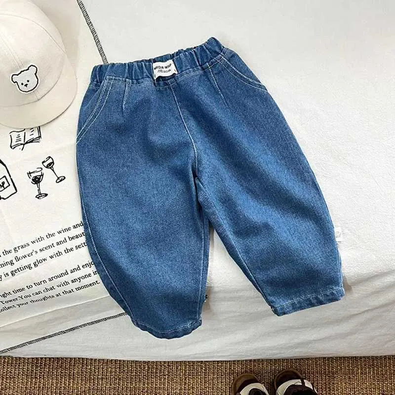 Hose neue Frühlingsbaby Jeans Jungen Komfort gutaussehende Denimbluepants Kinder Mädchen Outwear Hosen H240425