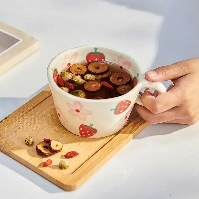 Tambuli in tazza di fragola dipinta a mano Pinch Ceramica Ceramica Coppa di sakura carina Piccolo fiore Espresso Coffee Cups Regali bambini H240425