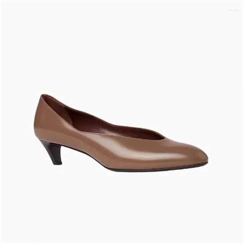 Chaussures décontractées en cuir pour les femmes pointues talons hauts Lignes de couture femelles designers concepteurs tacones chassure solide femme peu profonde zapatos